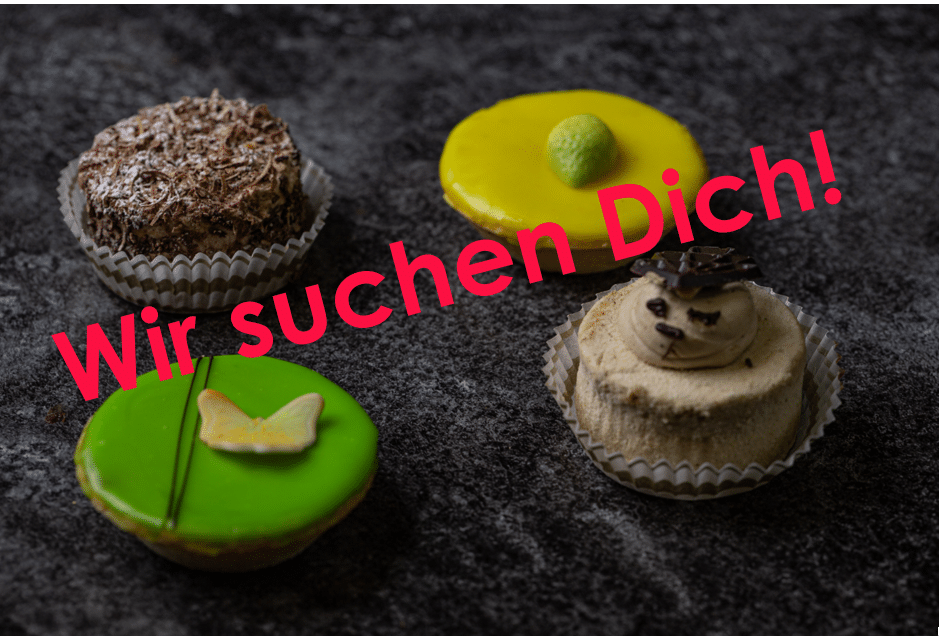 Wir suchen dich! Patisserie im Hintergrund.